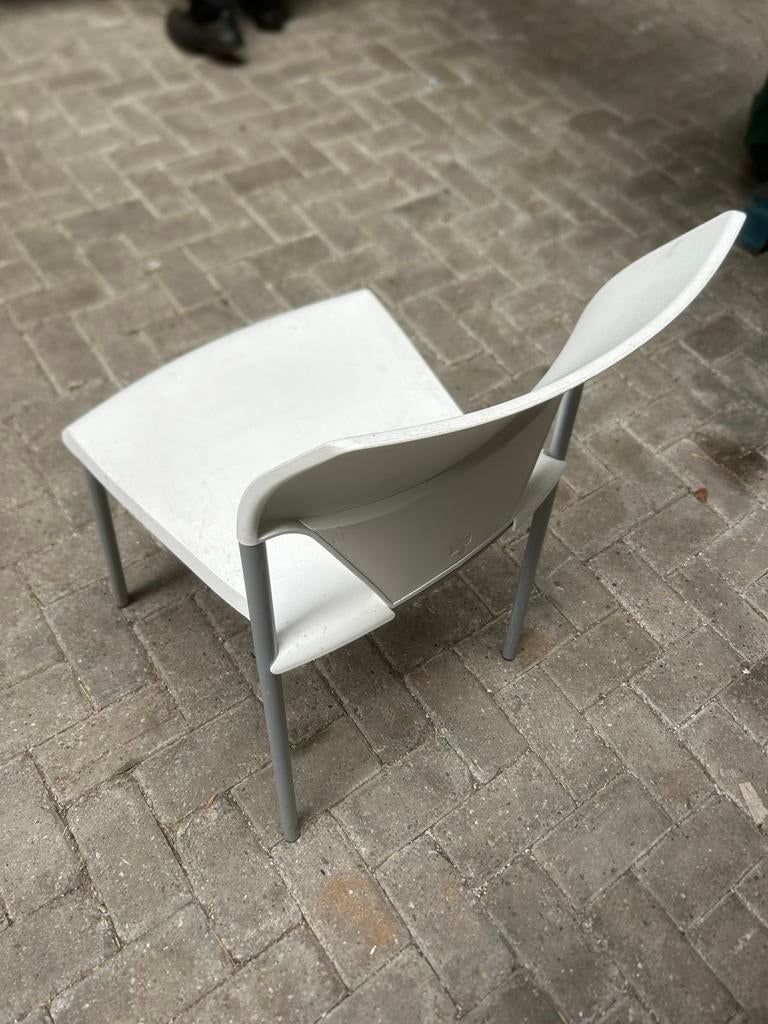 Stapelbare stoelen - Wit en Grijs/Zwart, Kunststof, Gebruikt, Wit, Ophalen of Verzenden