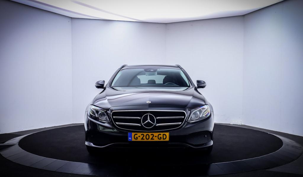Mercedes-Benz E-Klasse Estate 200 9G-Tr AVANTGARDE Premium M, Gebruikt, 4 cilinders, Leder en Stof, Zwart