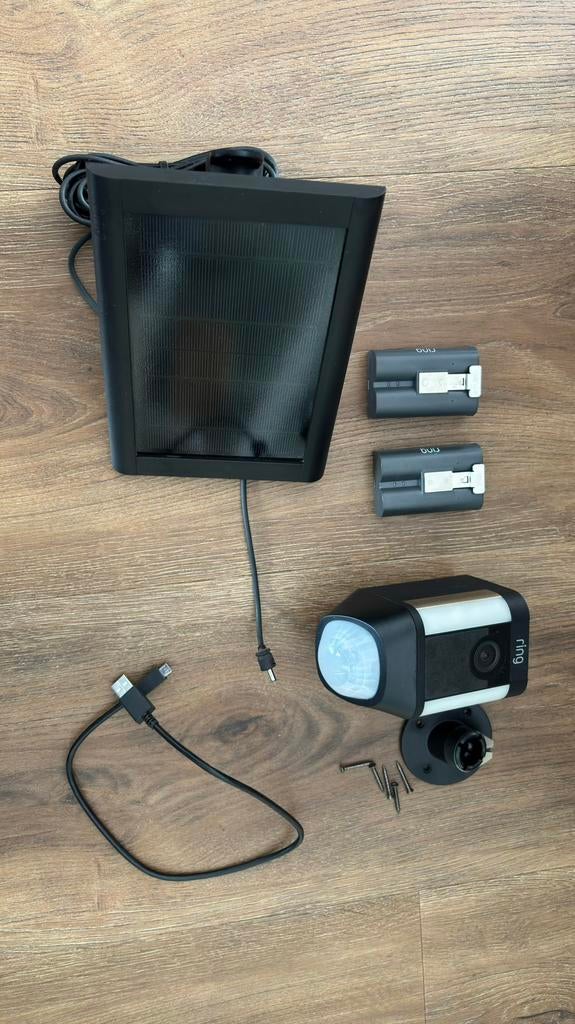 Ring Spotlight Buiten Camera (met Accu's + Zonnepaneel), Ophalen of Verzenden, Gebruikt, Buitencamera