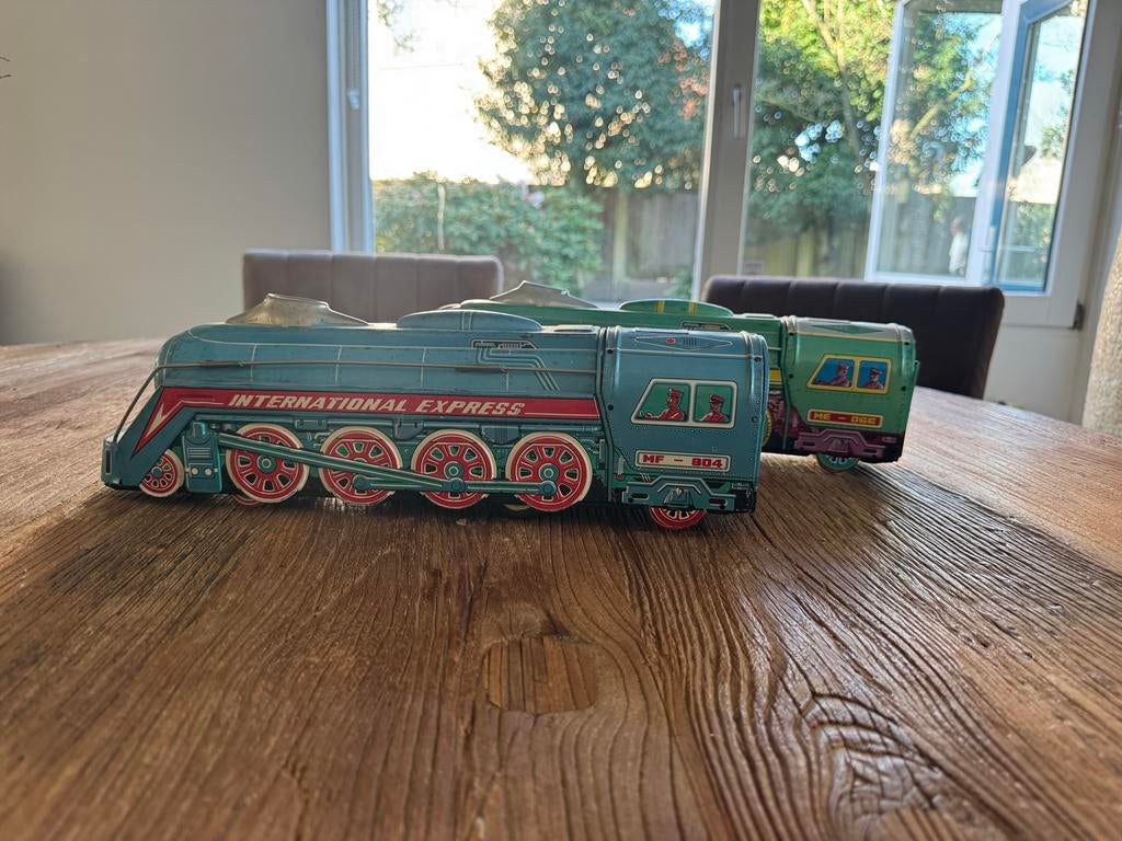 2 blikken speelgoed treinen, Gebruikt, Locomotief, Gelijkstroom of Wisselstroom, Ophalen