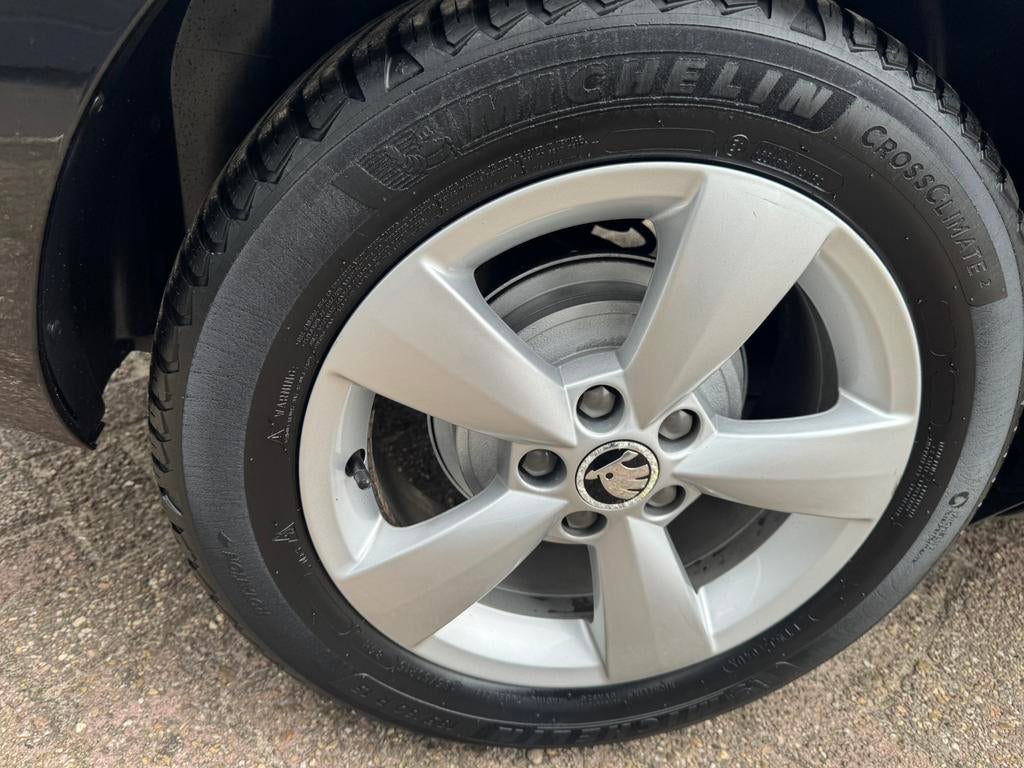 Skoda Fabia 1.2 TSI JOY 66KW Combi 2016 Zwart NAVI|LMV|PDC, Auto's, Voorwielaandrijving, Stof, 40 €/maand, 4 cilinders