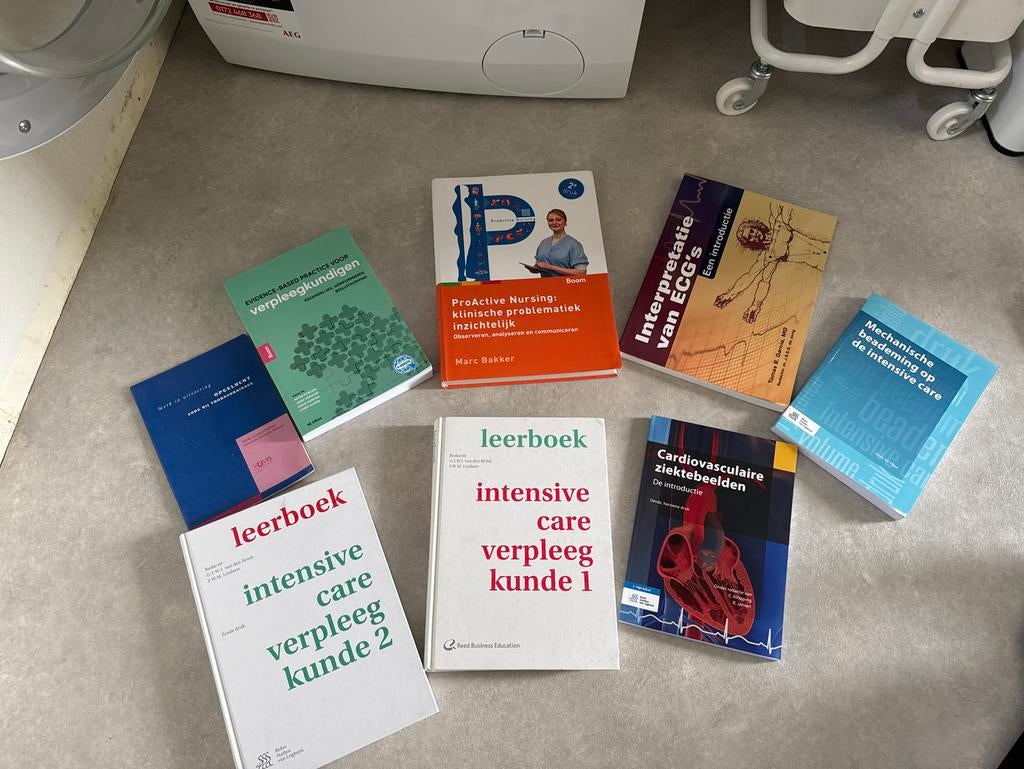 Leerboeken Intensive Care Opleidingen (ook los te koop), Boeken, Ophalen of Verzenden, Beta, Zo goed als nieuw, HBO