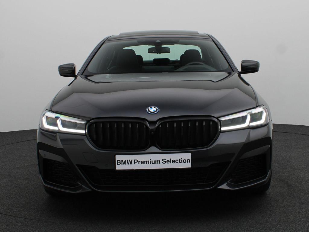 BMW 5 Serie Sedan 530e M Sportpakket | Comfortstoelen | Stuu, 4 cilinders, Plug-in hybride, Bedrijf, Hybride Elektrisch/Benzine