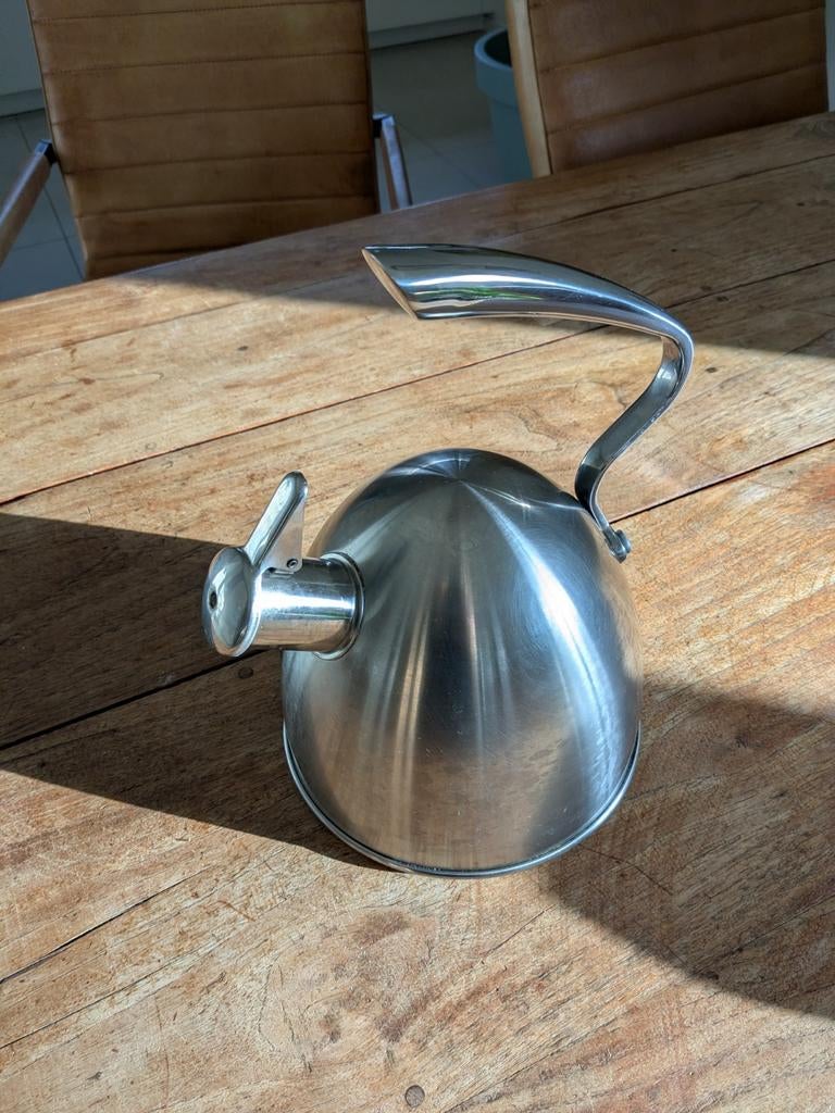 Stijlvolle RVS fluitketel - Zo goed als nieuw, 1 tot 2 liter, Ophalen of Verzenden, Zo goed als nieuw, Rvs