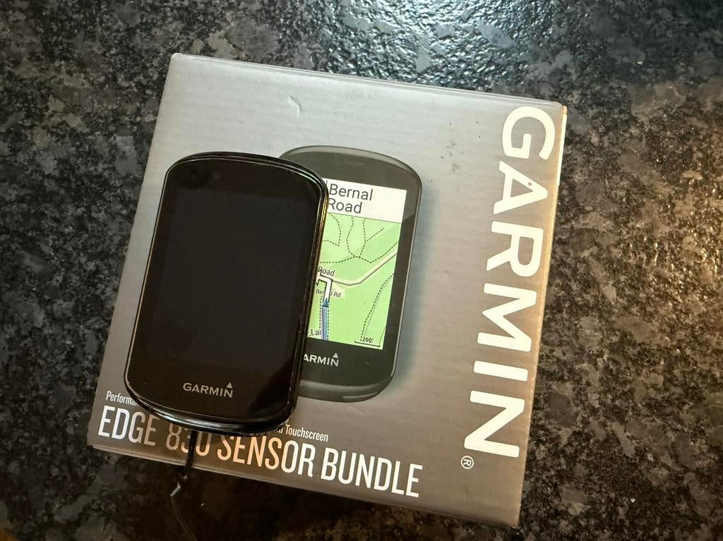 Garmin edge 830 met houder, Fietsen en Brommers, Ophalen of Verzenden, Waterdicht, Zo goed als nieuw