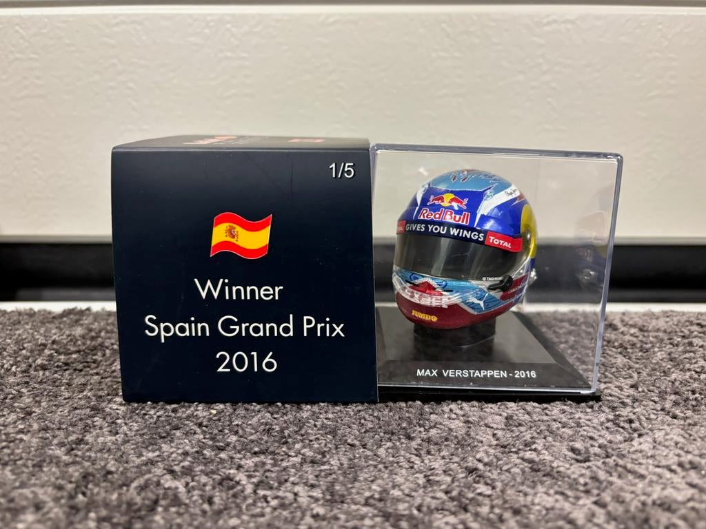 Max verstappen helm 1:5 1ste win spanje 2016, Verzamelen, Automerken, Motoren en Formule 1, Ophalen of Verzenden, Zo goed als nieuw