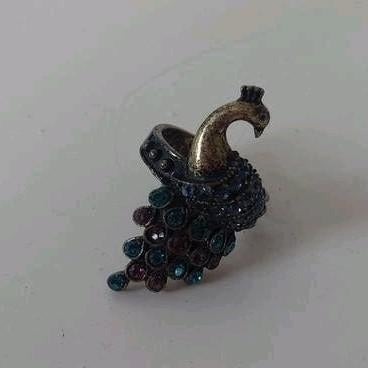 Vintage ring pauw strassteentjes  sporen van de tijd Pauw, Overige materialen, Gebruikt, Minder dan 4 cm, Ophalen of Verzenden