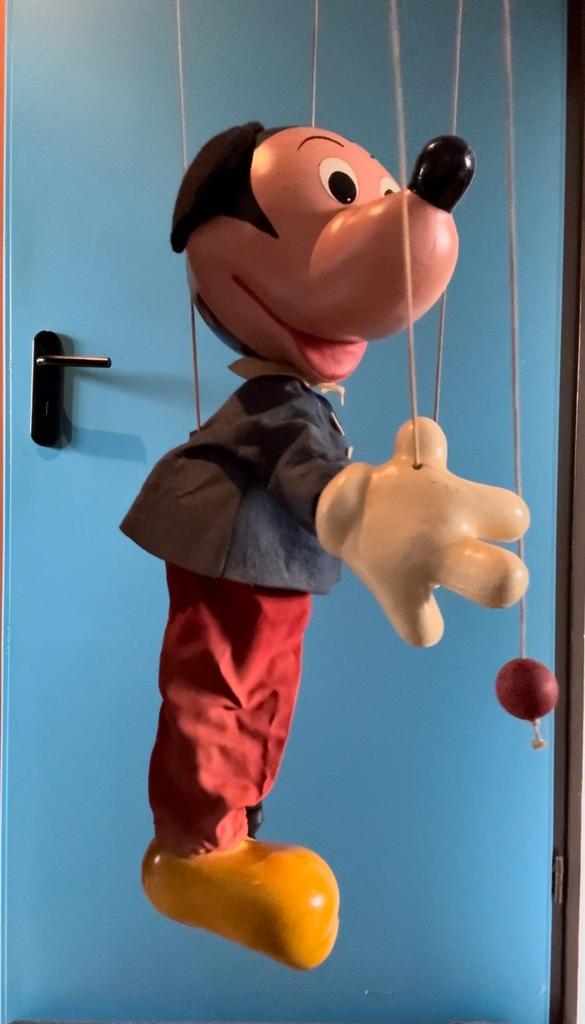 Pelham puppets Mickey Mouse marionette 60cm lang, Verzamelen, Disney, Ophalen of Verzenden, Mickey Mouse, Beeldje of Figuurtje