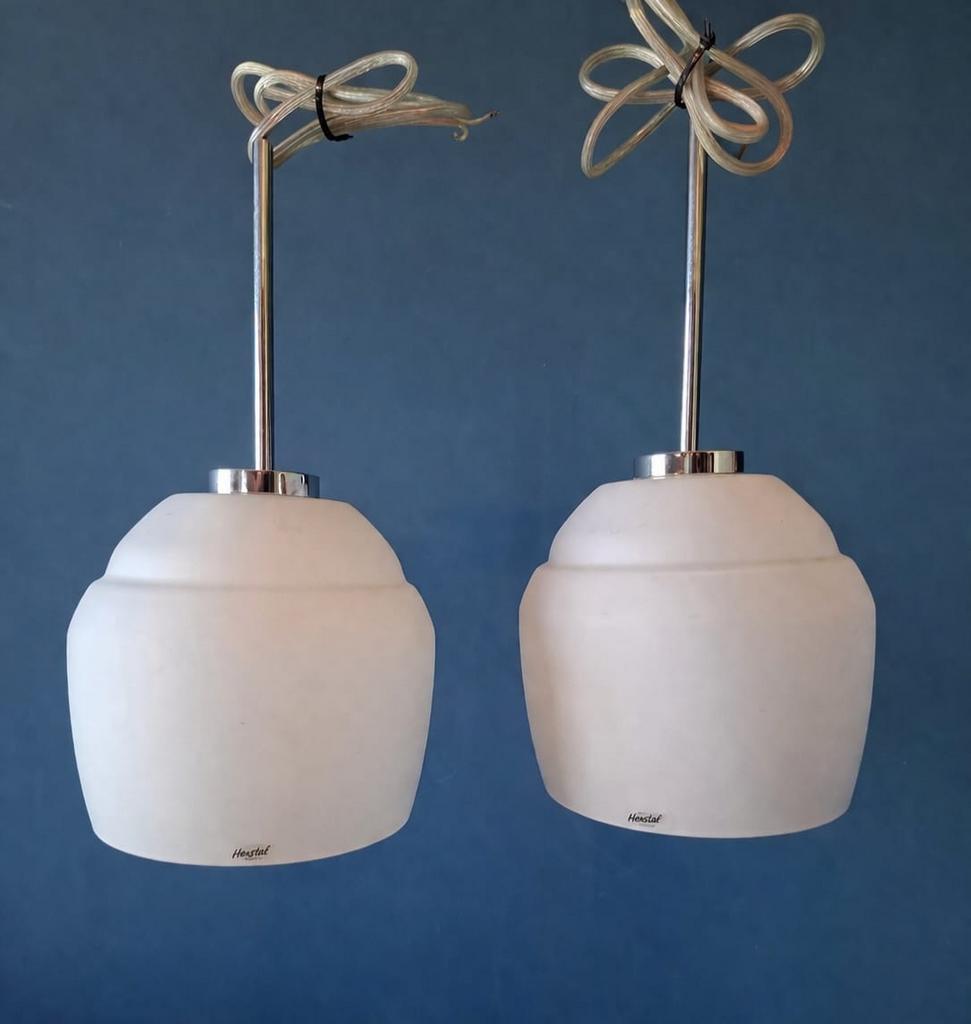 Set van 2 Herstal hanglampen opaalwit glas, Huis en Inrichting, Ophalen of Verzenden, Gebruikt, Glas, Minder dan 50 cm