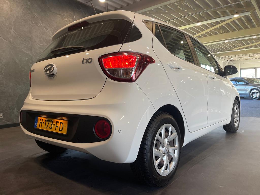 Hyundai I10 1.0i Comfort CRUISE PARKEERSENSOREN NAVI, Bluetooth, Gebruikt, 4 stoelen, Wit