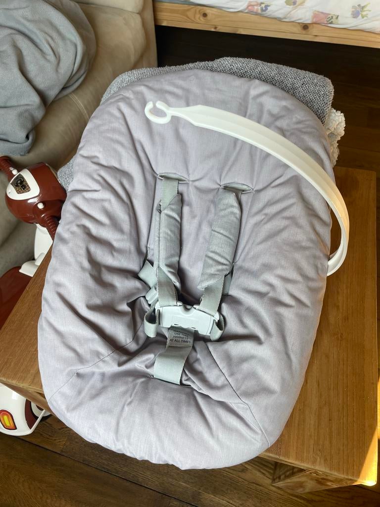 Stokke Newborn set Tripp Trapp met speelboog (nieuw) 💖🩵, Kinderen en Baby's, Kinderstoelen, Ophalen, Zo goed als nieuw, Meegroeistoel