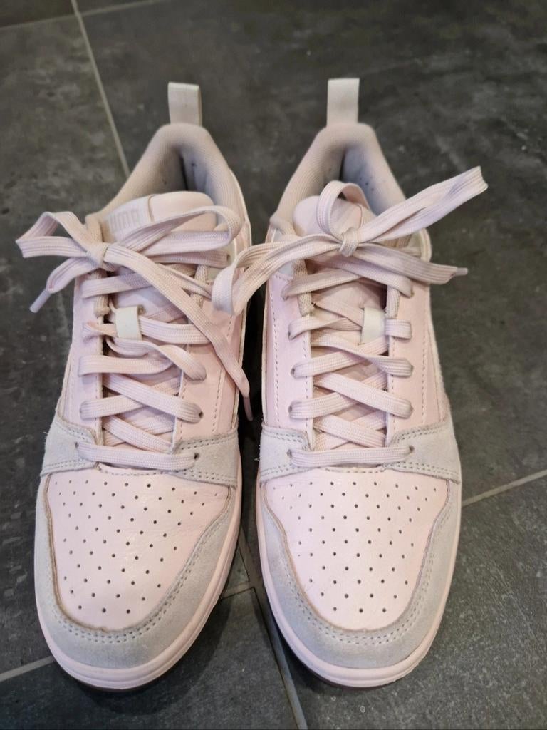 Puma rebound V6 low coquette z.g.a.n, Ophalen of Verzenden, Zo goed als nieuw, Sneakers of Gympen