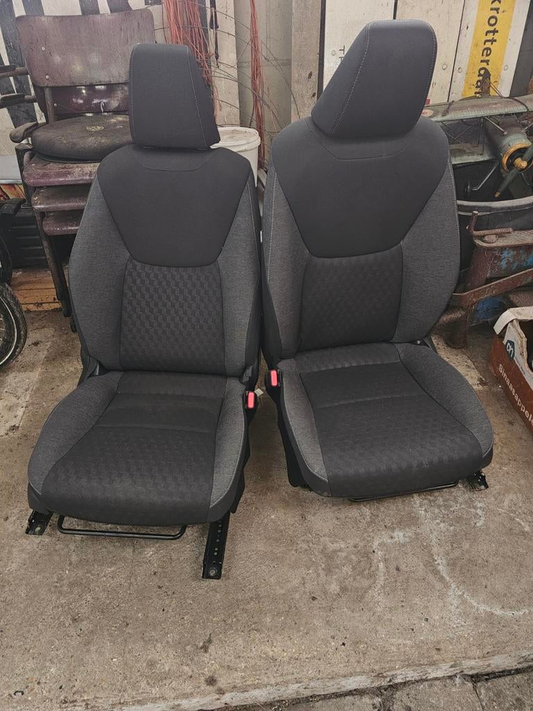 Set van 2 voorstoelen - toyota yaris van af 2020, Auto-onderdelen, Interieur en Bekleding, Ophalen of Verzenden, Gebruikt, Universele onderdelen