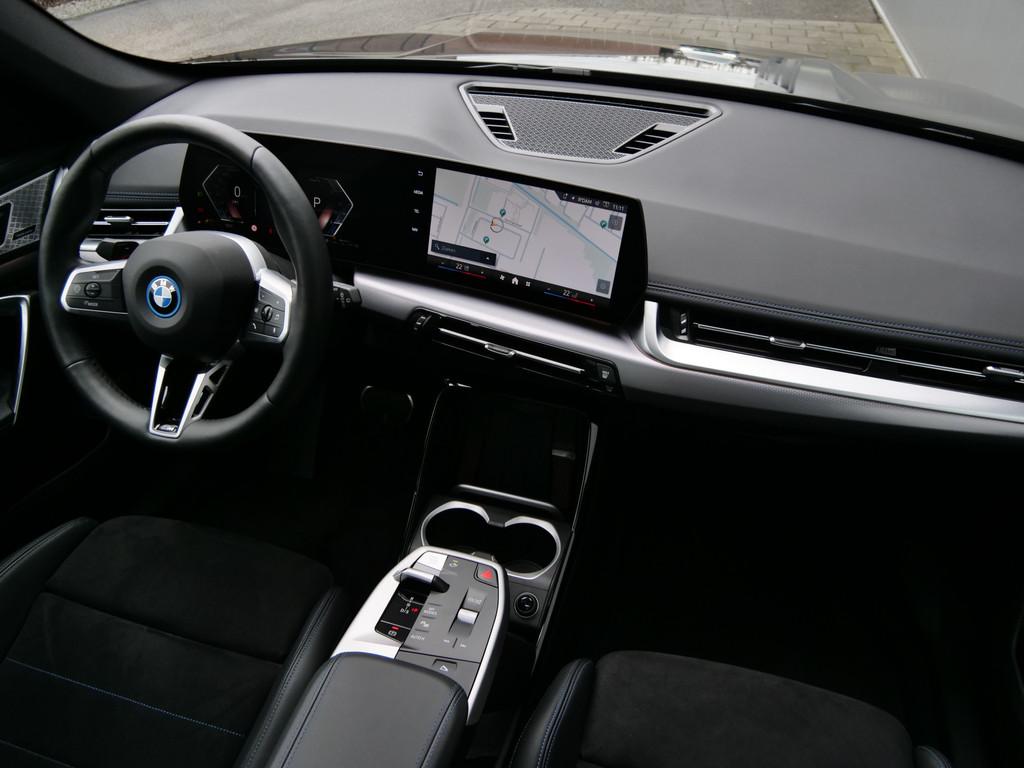 BMW X1 xDrive25e M Sport pakket Pro 245 Pk Automaat Schuifda, Zwart, Bedrijf, Vierwielaandrijving, Hybride Elektrisch/Benzine