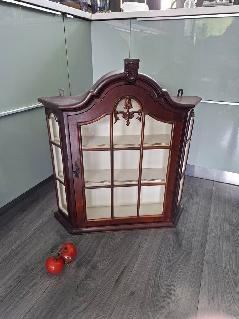 Mooie vitrinekast, kan hangen en staan, Ophalen, 50 tot 100 cm