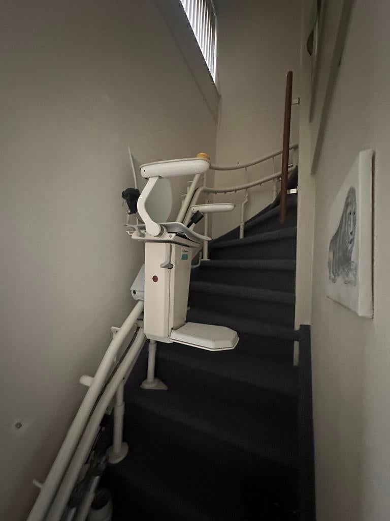 Traplift Otolift Two, Ophalen, Zo goed als nieuw, Met bocht