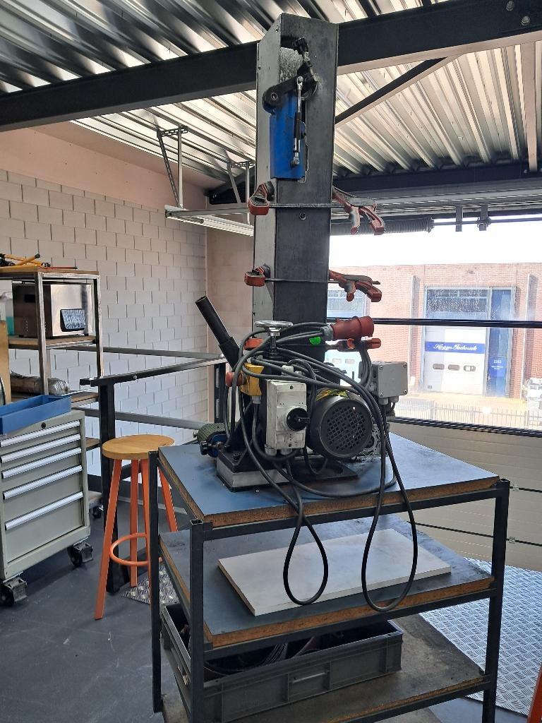 Verticale schuurband, Ophalen, Gebruikt, 1200 watt of meer, Bandschuurmachine