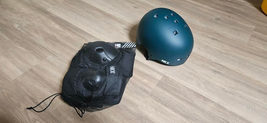 NKX Skate helm en beschermingsset (M), Sport en Fitness, Skateboarden, Ophalen, Zo goed als nieuw, Bescherming