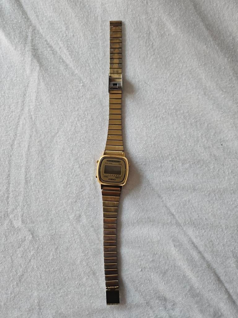 Vintage Casio digitaal horloge goudkleurig, Sieraden, Tassen en Uiterlijk, Horloges | Heren, Gebruikt, Polshorloge, Overige materialen