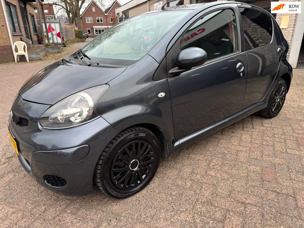 Toyota Aygo 1.0-12V Now AIRCO 101170 KM O.H BOEKJES KLEINE B, Voorwielaandrijving, Euro 5, Gebruikt, 4 stoelen