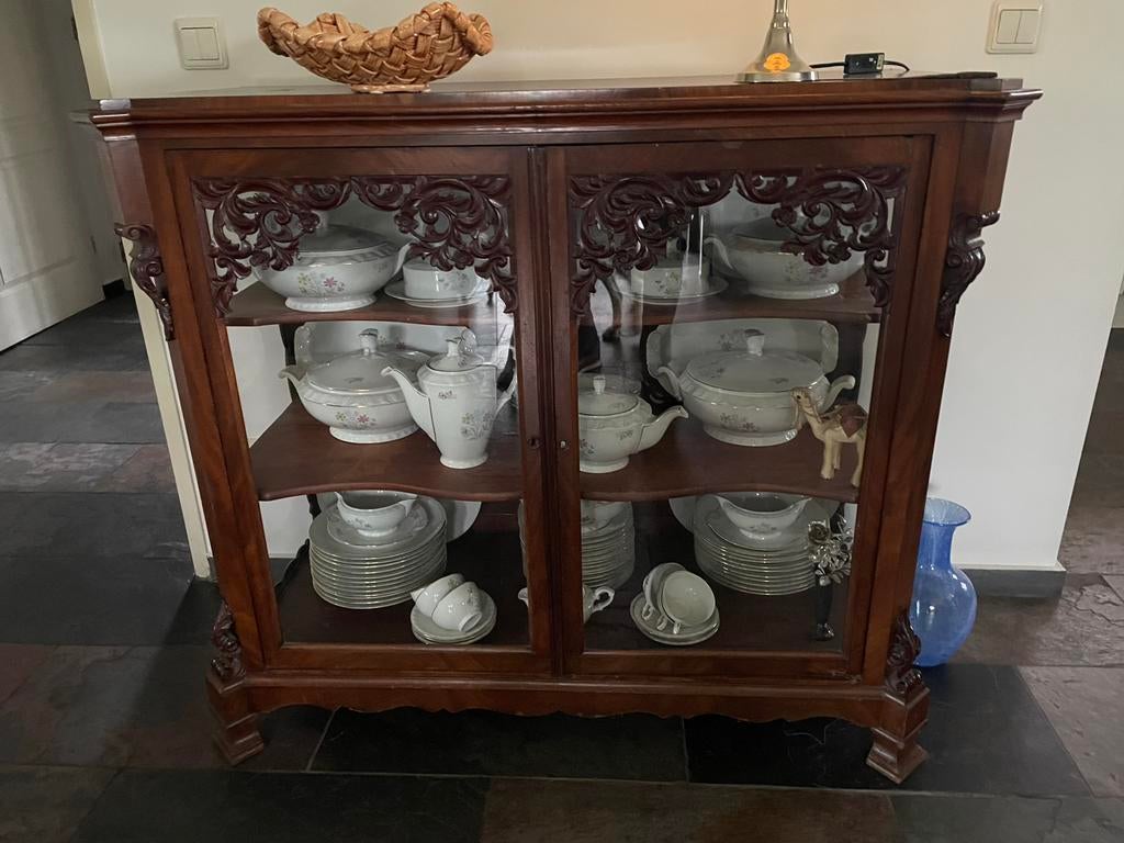 Antieke vitrinekast, Ophalen