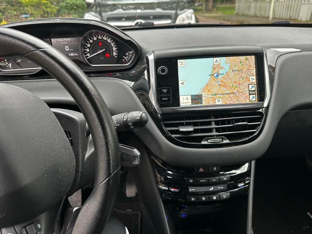 Peugeot 208 1.2 VTi 82PK 5D (102g) 2012 Grijs, Auto's, Voorwielaandrijving, 31 €/maand, 1199 cc, Origineel Nederlands