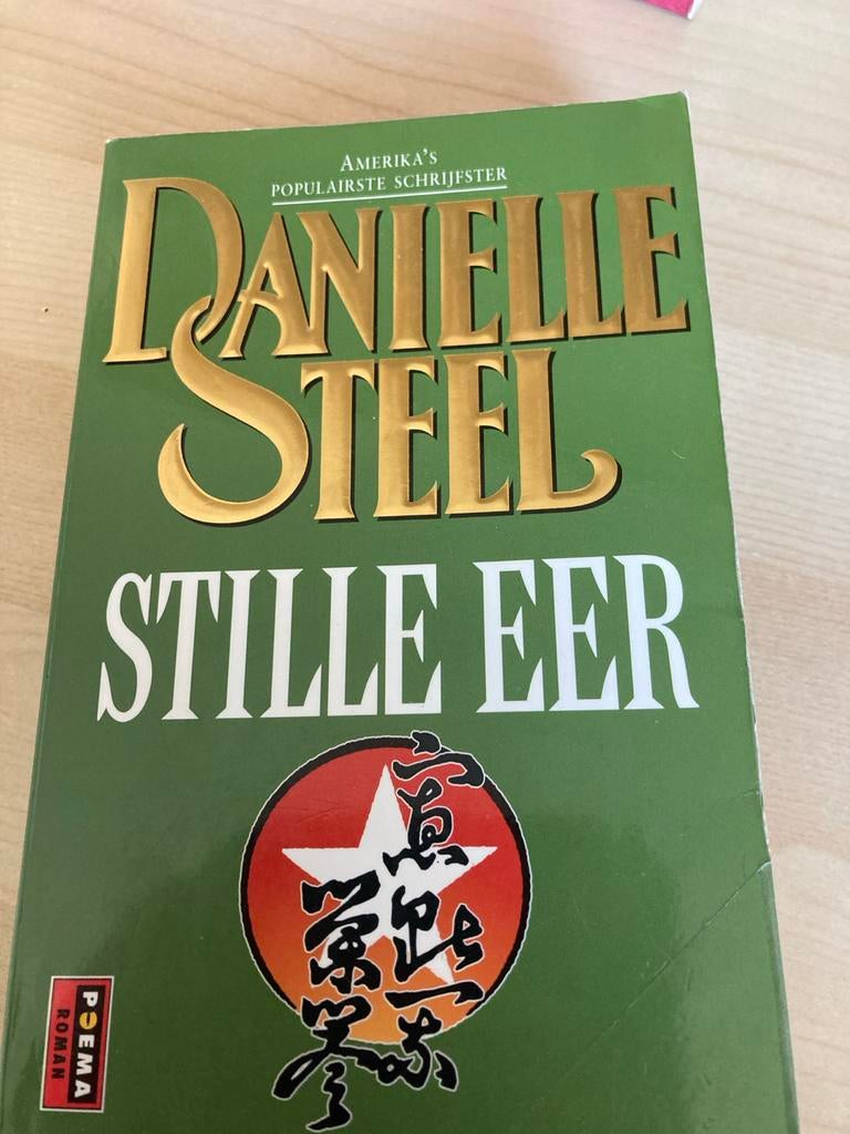 Danielle Steel - Stille Eer (Poema Roman), Ophalen of Verzenden, Gelezen, Amerika