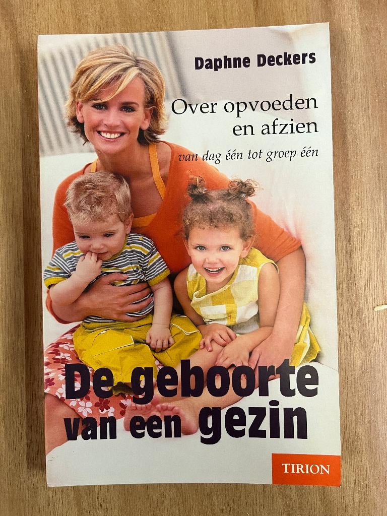 boek: De geboorte van een gezin, Daphne Deckers, Boeken, Ophalen of Verzenden, Zo goed als nieuw, Zwangerschap en Bevalling, Daphne Deckers