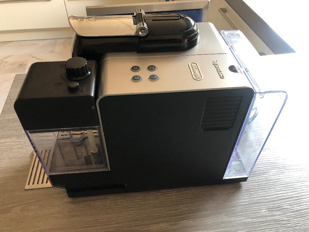 Nespresso delonghi automaat cappuccino latissima plus, Witgoed en Apparatuur, Koffiezetapparaten, Ophalen, Zo goed als nieuw, Espresso apparaat