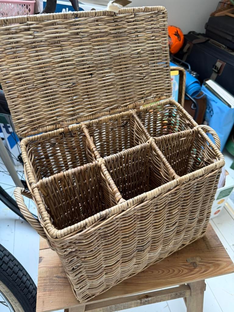 Couvert mand geschikt voor flessen, Ophalen, Zo goed als nieuw, Minder dan 50 cm, 5 tot 15 flessen