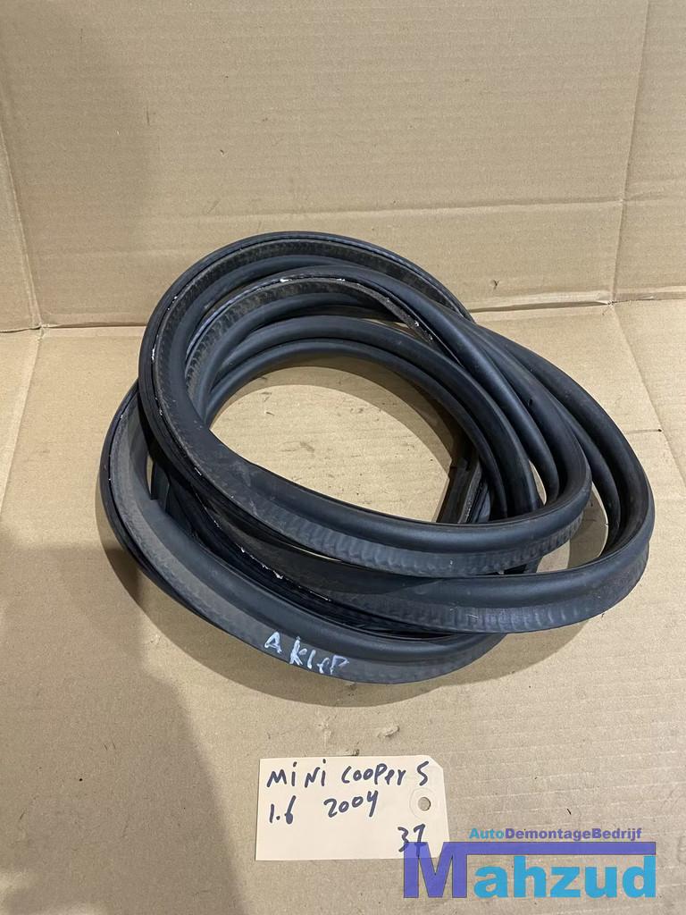 MINI COOPER S ONE Achterklep rubber 2001-2006, Auto-onderdelen, Gebruikt, Ophalen of Verzenden, Customer.service@mini.co.uk, Mini