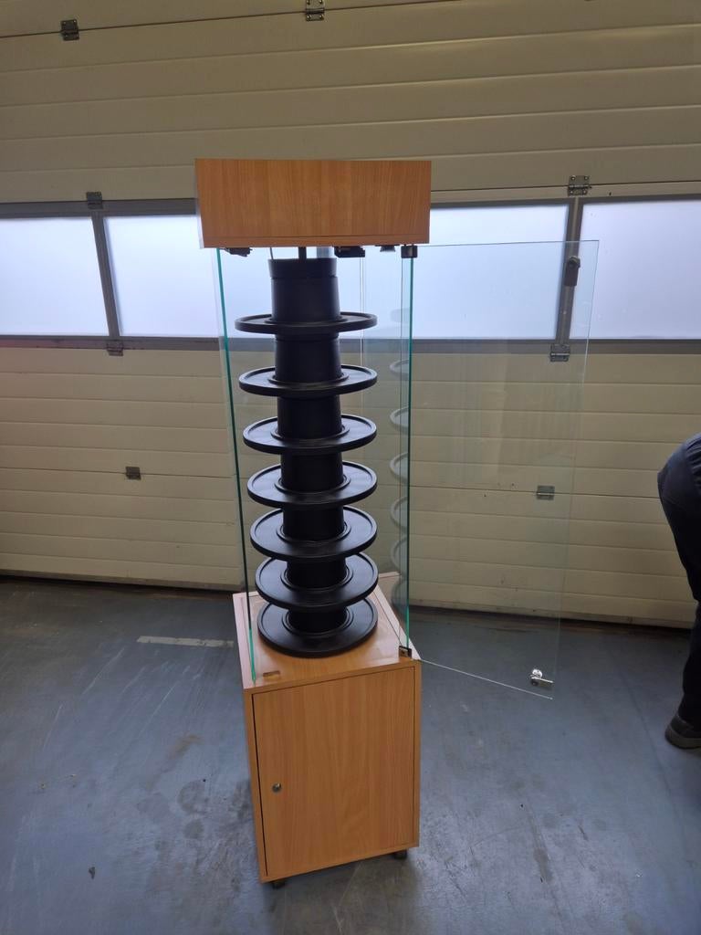 Vitrinekast met draaiplateau werkend, Ophalen of Verzenden, 25 tot 50 cm, 50 tot 100 cm