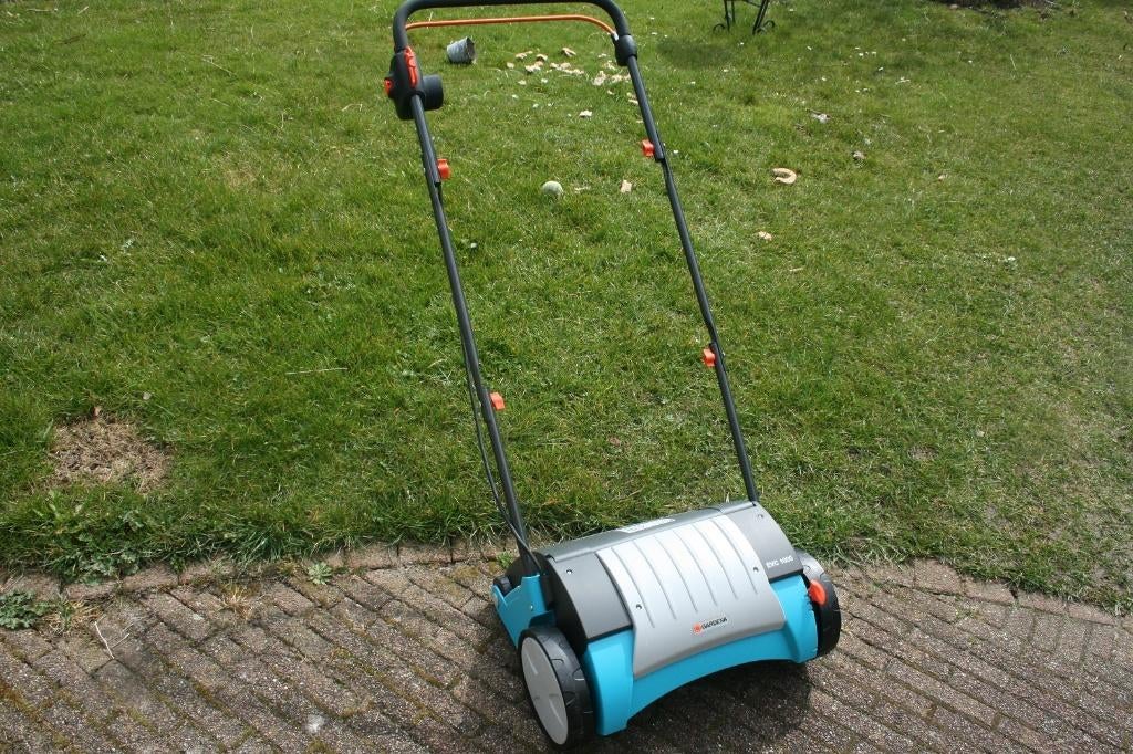 Verticuteermachine Gardena tegen mos te leen voor vergoeding, Ophalen, Zo goed als nieuw, Elektrisch, Gardena