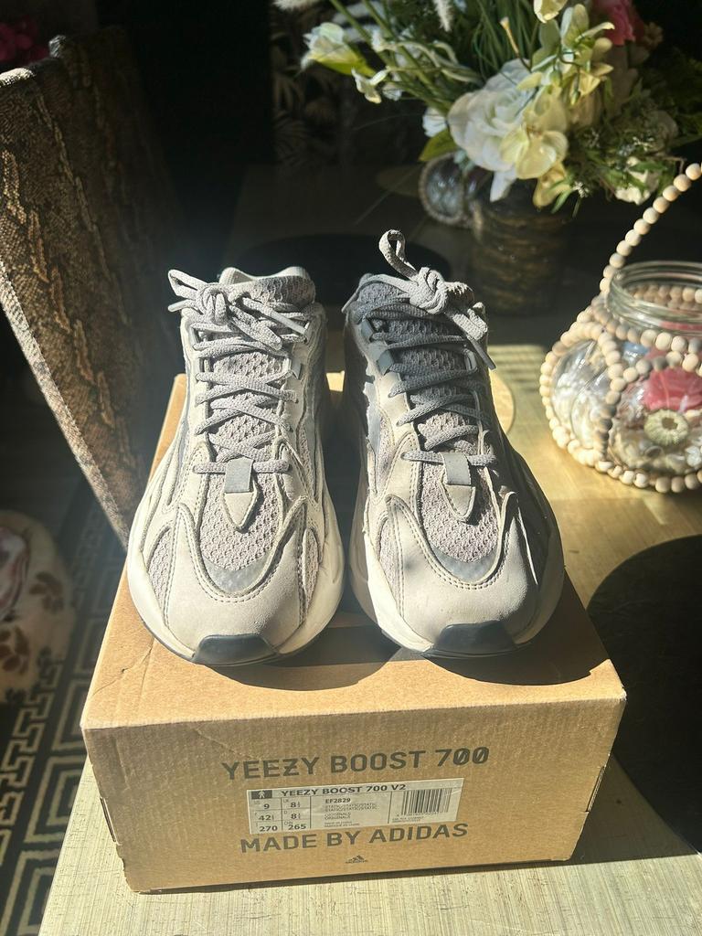 Yeezy boost 700 v2 static, Ophalen of Verzenden, Zo goed als nieuw