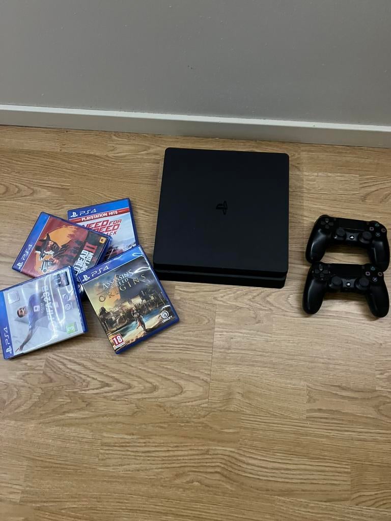 Ps4 slim met 4 spellen en twee controllers, Spelcomputers en Games, Spelcomputers | Sony PlayStation 4, Ophalen, Zo goed als nieuw