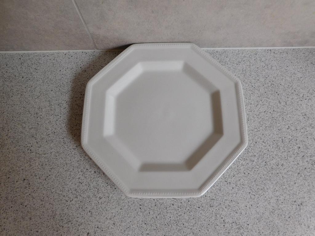 Bord 20 cm. Heritage Johnson Brothers, Ophalen of Verzenden, Zo goed als nieuw, Bord(en), Overige stijlen
