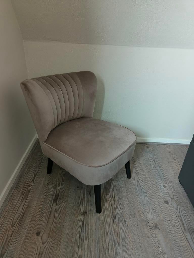 Velvet fauteuil taupe grijs in nette staat, Huis en Inrichting, Fauteuils, Ophalen, Zo goed als nieuw, Stof