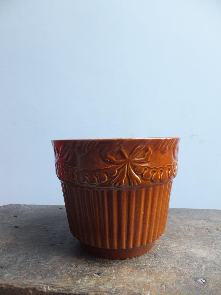 grote vintage bloempot, bruin met strik west germany bay Ø17, Ophalen, Nieuw