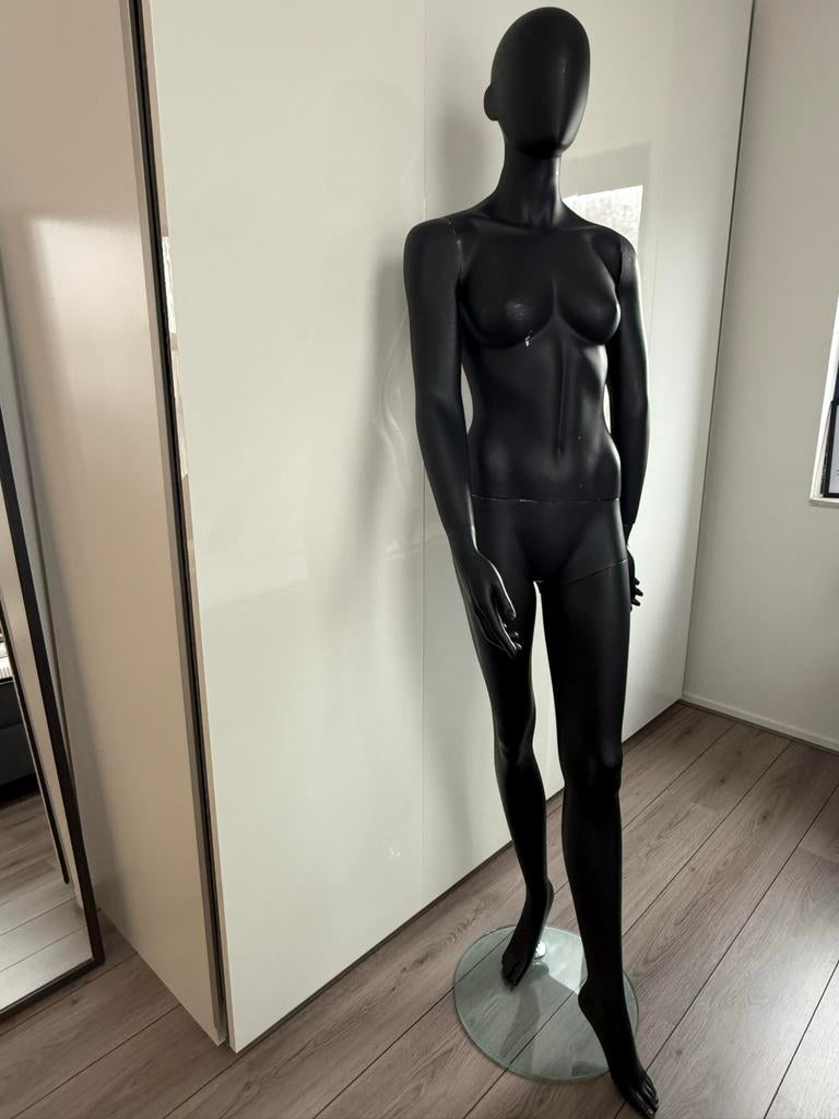 Zwarte Paspop / Etalagepop Vrouw 2x, Ophalen, Zo goed als nieuw