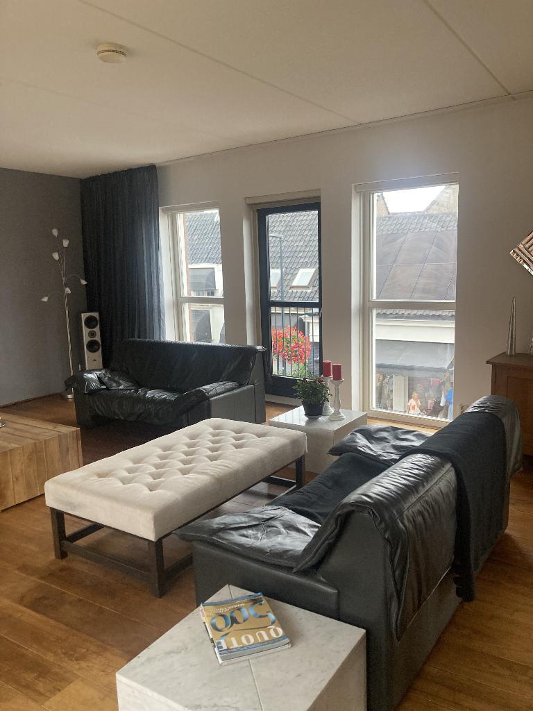 2 leren Leolux banken, Huis en Inrichting, Ophalen, Gebruikt, Driepersoons, Rechte bank