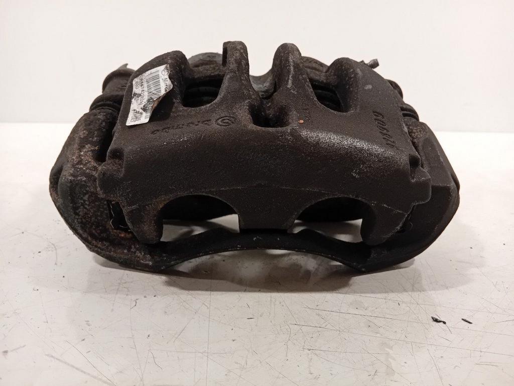 Remklauw links voor Mercedes-Benz Vito, Onderdelen@venauto.nl, Van der Ven Autorecycling B.V., Gebruikt, Ettenseweg 76, 4706 PB Roosendaal, The Netherlands