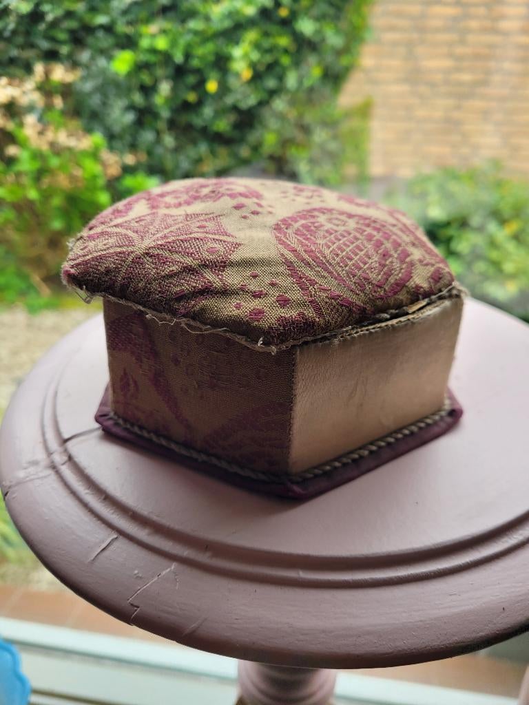 Antiek klein Frans stoffen doosje sierraden doosje, Antiek en Kunst, Curiosa en Brocante, Ophalen of Verzenden