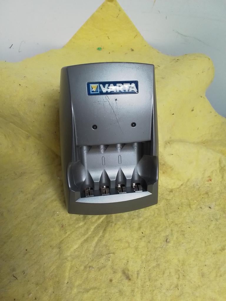 3316)  VARTA  57047 batterij oplader, Ophalen of Verzenden