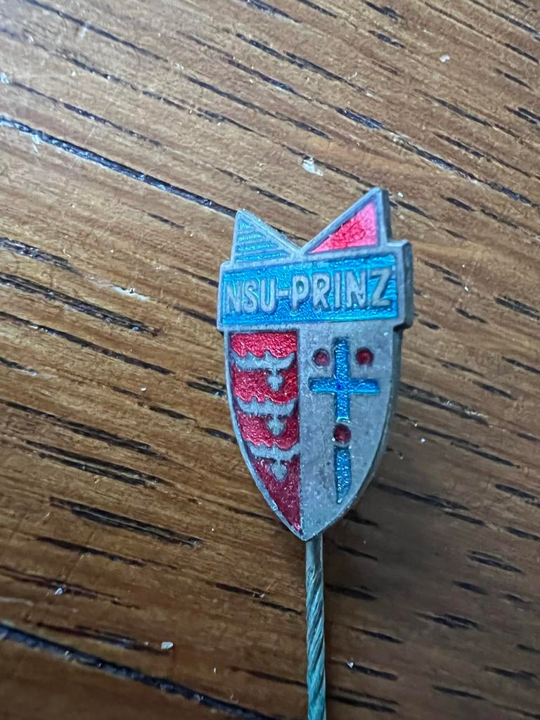 NSU Prinz Emaille Speldje, Verzamelen, Ophalen of Verzenden, Gebruikt, Merk, Speldje of Pin