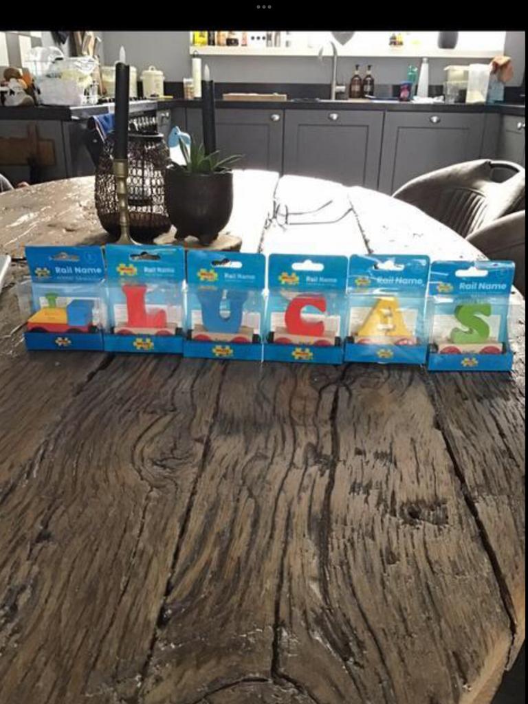 Houten trein letters - met de naam LUCAS, Ophalen of Verzenden, Zo goed als nieuw, Bouwen