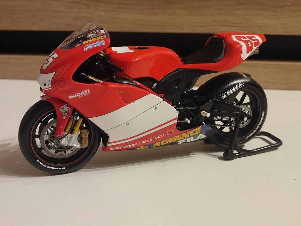 Minichamps: Ducati Desmosedici GP3 - Loris Capirossi, Hobby en Vrije tijd, Modelauto's | 1:5 tot 1:12, Nieuw, Motor, 1:9 t/m 1:12