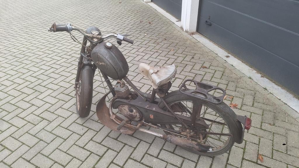 Aiglon 98CC. Motor, 1 cilinder, 98 cc, 11 kW of minder