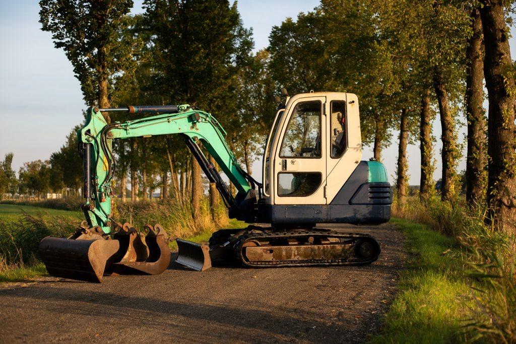 Gezocht Mini kraan Shovels Minishovel trekker Kubota tractor, Ophalen of Verzenden, Kraan