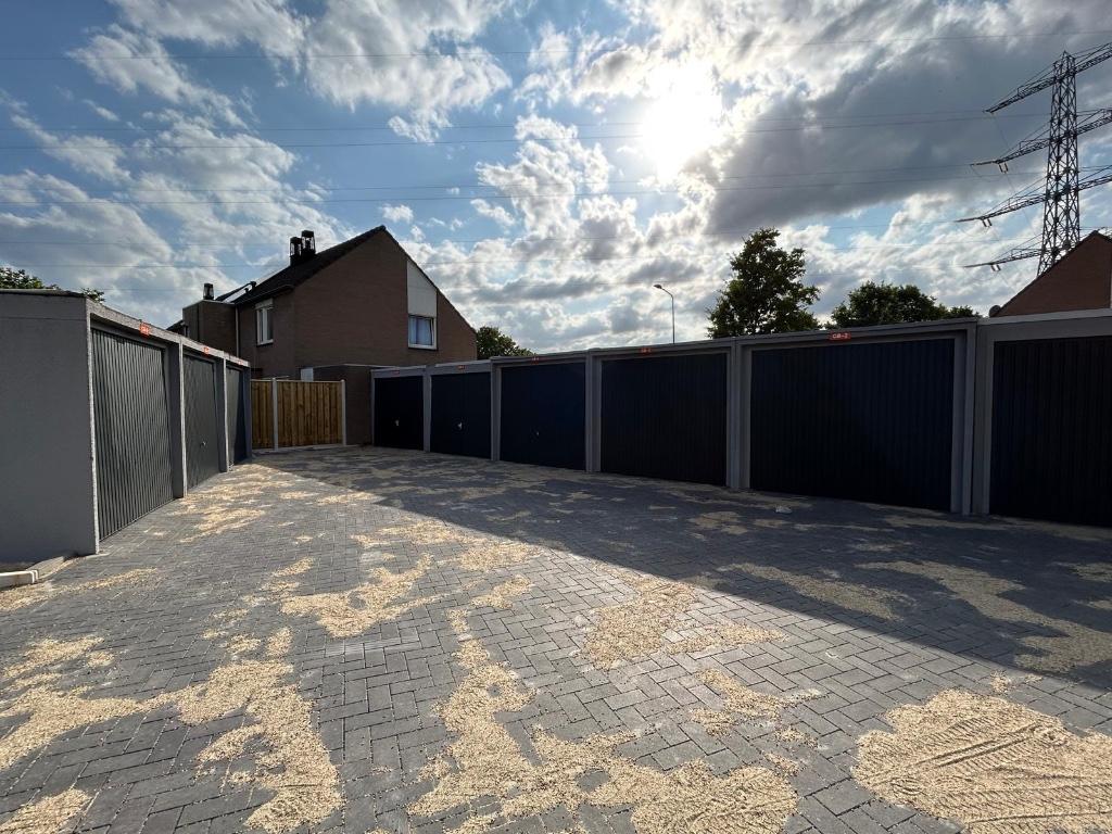 GarageBoxen  te Huur per direct! Heerlen