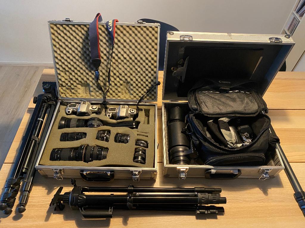 2 koffers analoge foto camera’s, lenzen & accessoires, Ophalen, Gebruikt, Spiegelreflex, Canon